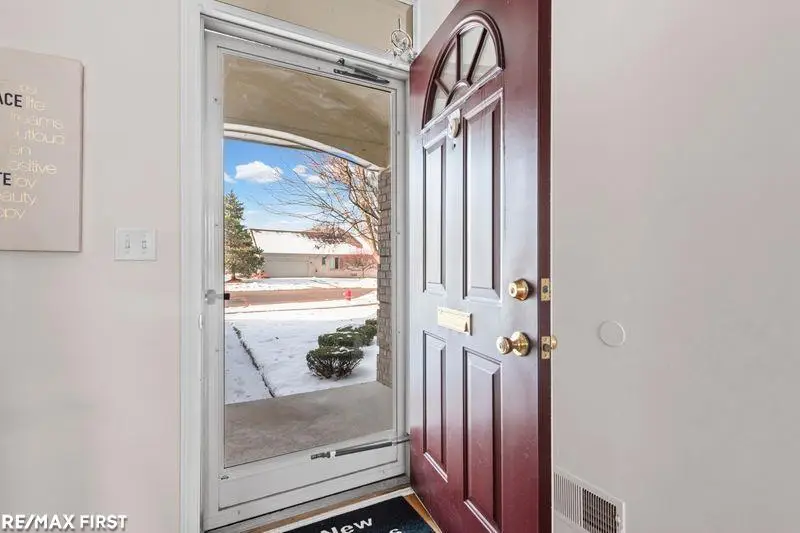 2118 Avalon DR, Sterling Heights, MI 48310 - Image #2