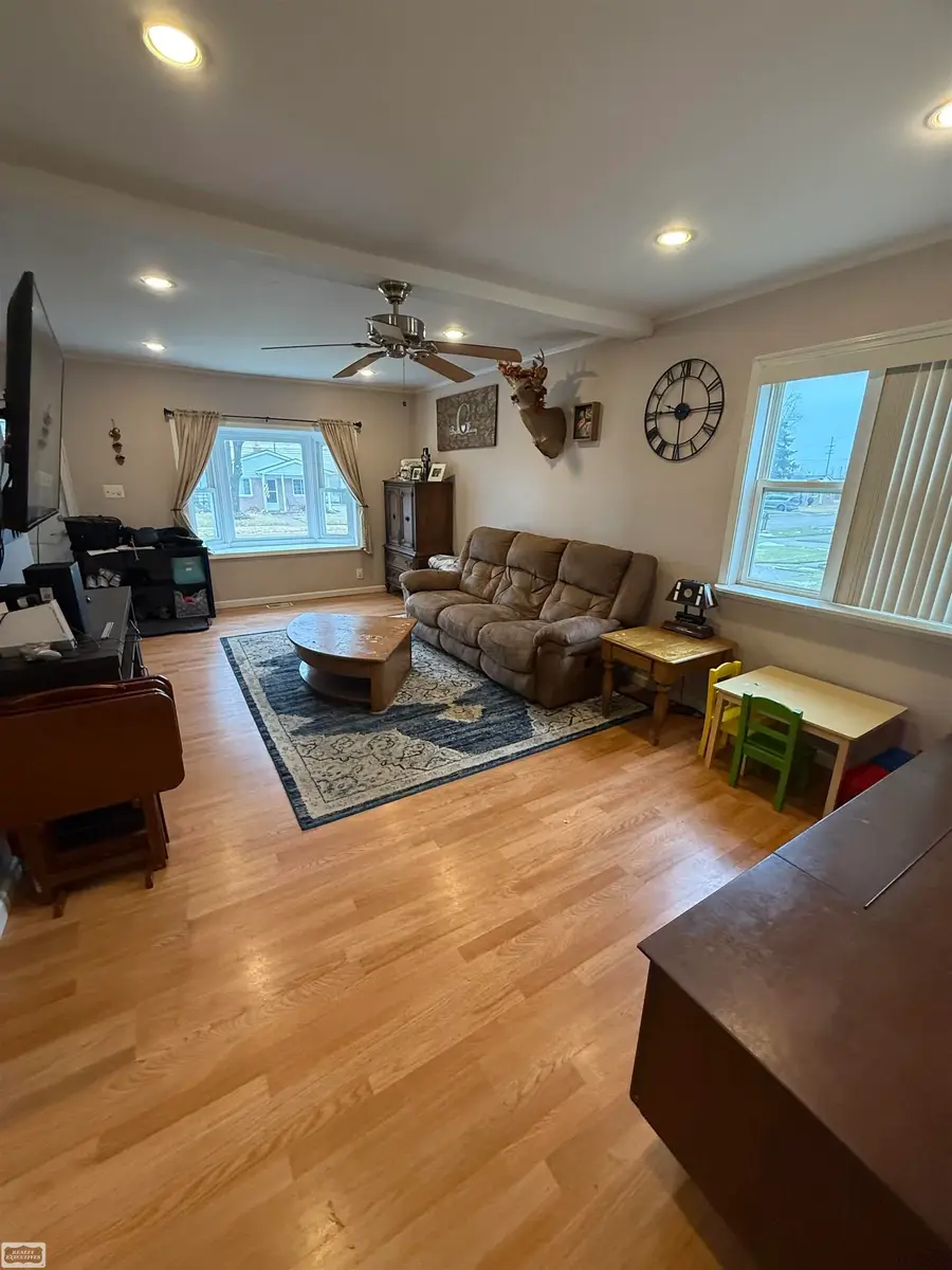 20300 Ellis ST, Roseville, MI 48066 - Image #3