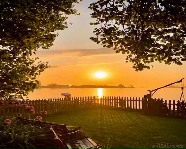 39470 E Lakeshore  DR, HarrisonTownship, MI 48045