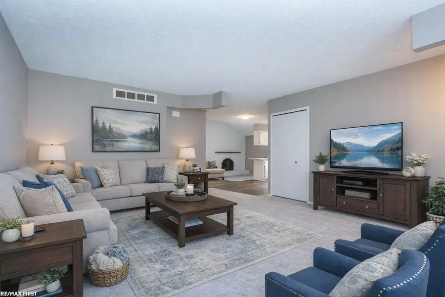 37216 Vernon DR, Sterling Heights, MI 48310 - Image #2