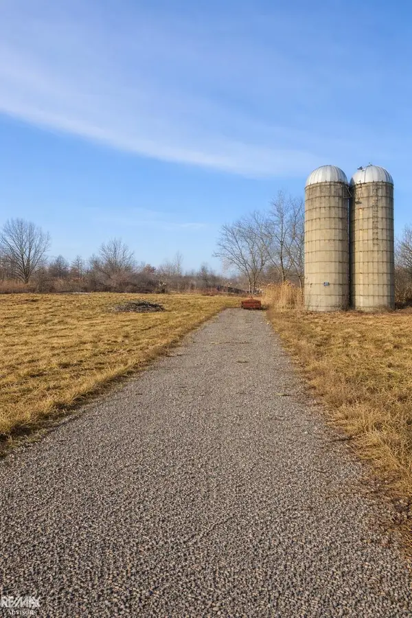 5082 palms RD, Casco, MI 48064