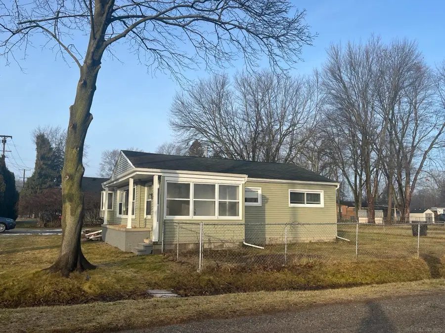 26561 Tucker ST, Harrison Township, MI 48045 - Image #2