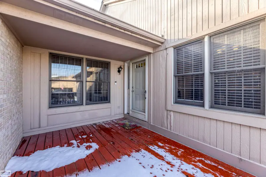 23596 Suttons Bay, Clinton Charter Township, MI 48036 - Image #2