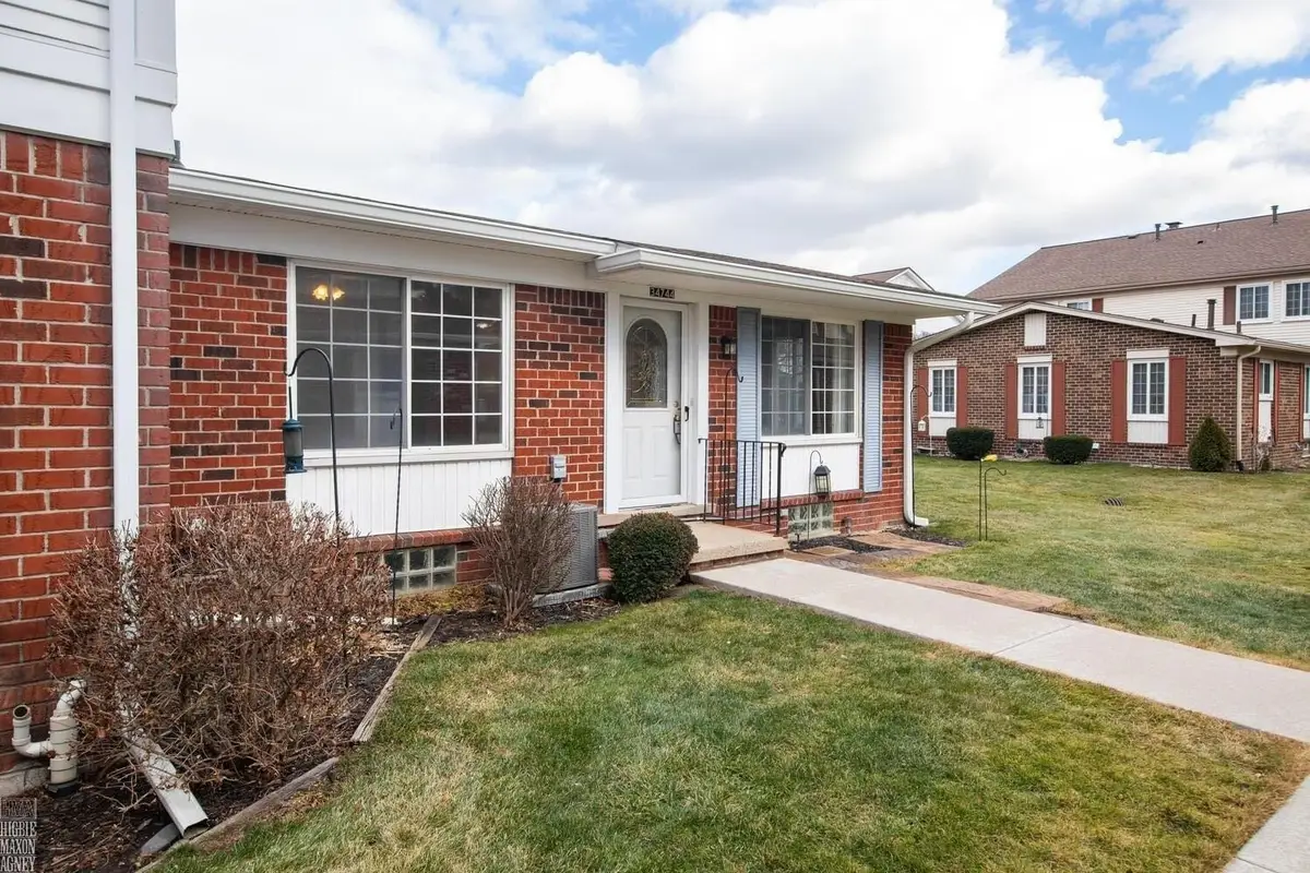 34744 W Lake DR, Harrison Township, MI 48045 - Image #1