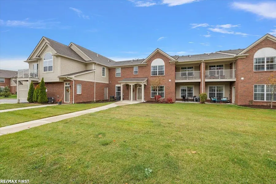 22059 Aberdeen DR, Macomb, MI 48042 - Image #2