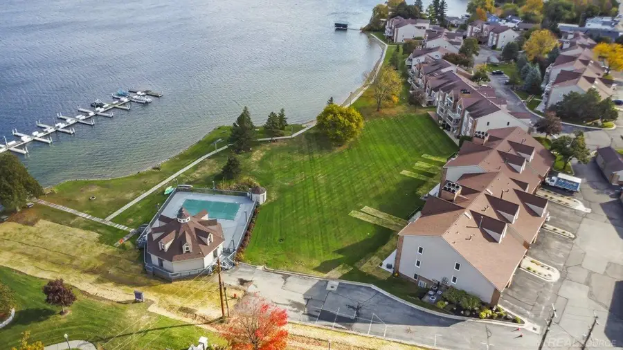 3432 Loon Lake CT, Waterford, MI 48329 - Image #2