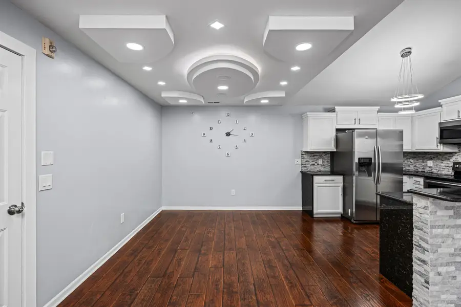 49143 W WOODS DR, Shelby Charter Township, MI 48317 - Image #3