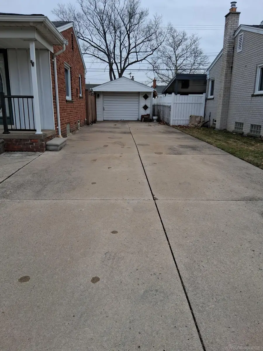 29824 Manhattan, Saint Clair Shores, MI 48082 - Image #2