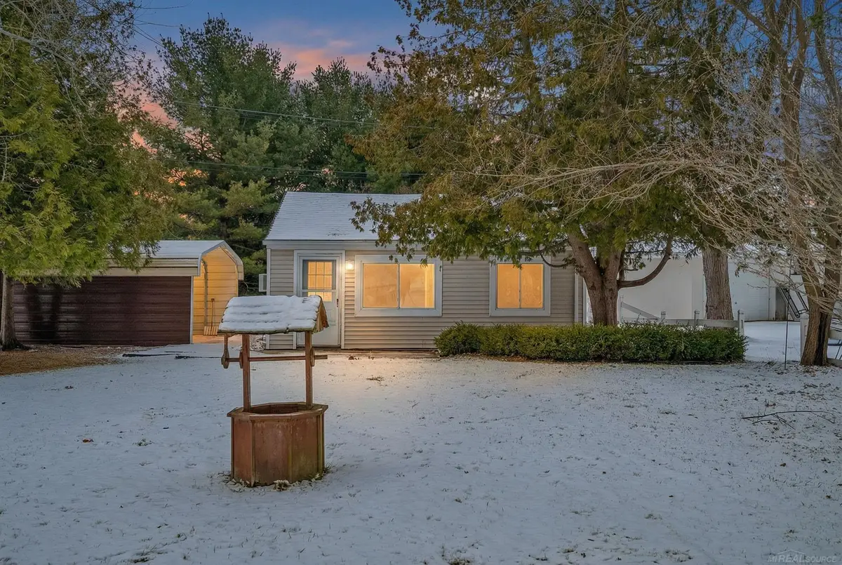 7742 Lakeview RD, Lexington, MI 48450 - Image #1