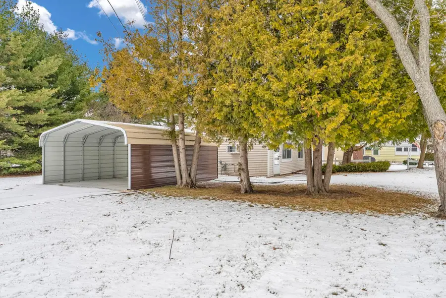 7742 Lakeview RD, Lexington, MI 48450 - Image #3