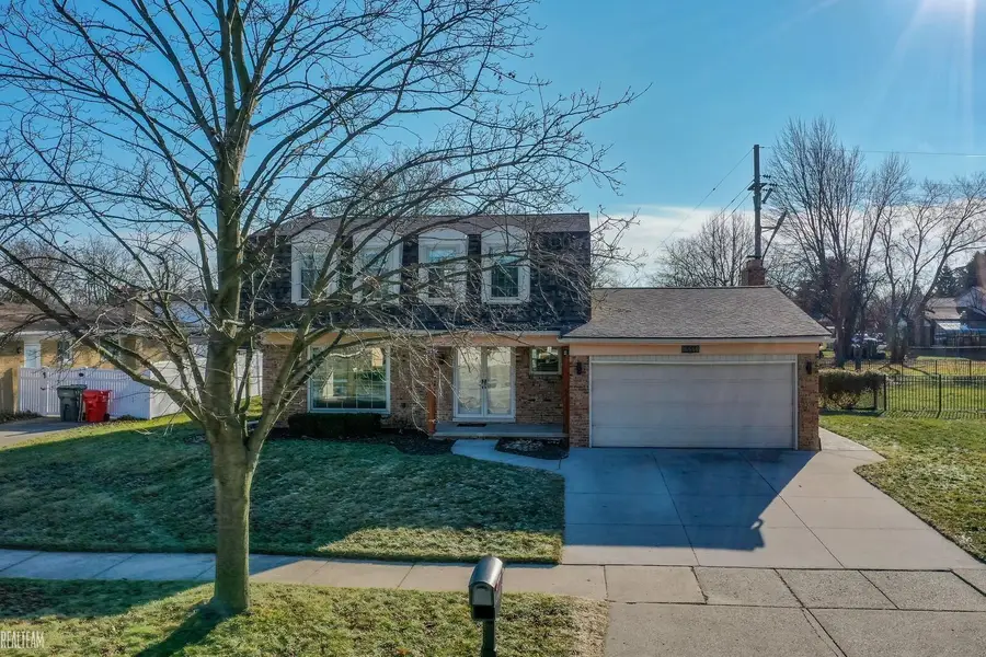 16660 Grillo DR, Clinton Charter Township, MI 48038 - Image #2
