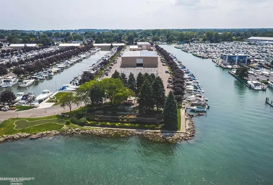 41700 Conger Bay #184 DR, Harrison Charter Township, MI 48045 - Image #2