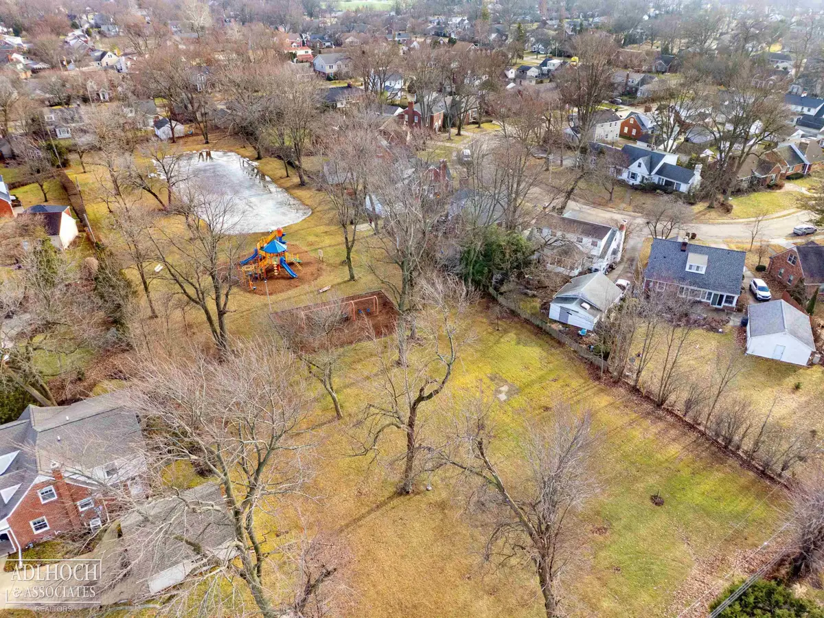 19980 W Clairview CT, Grosse Pointe Woods, MI 48236 - Image #1