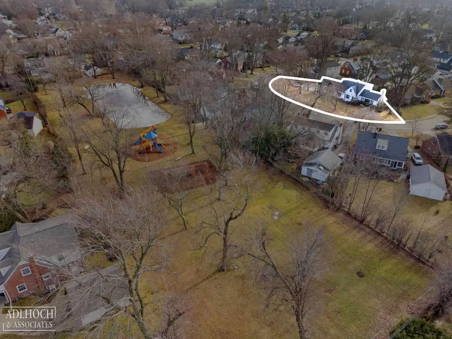 19980 W Clairview CT, Grosse Pointe Woods, MI 48236 - Image #2