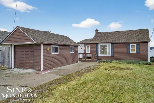 1551 Oakland AVE, St, MI 48079