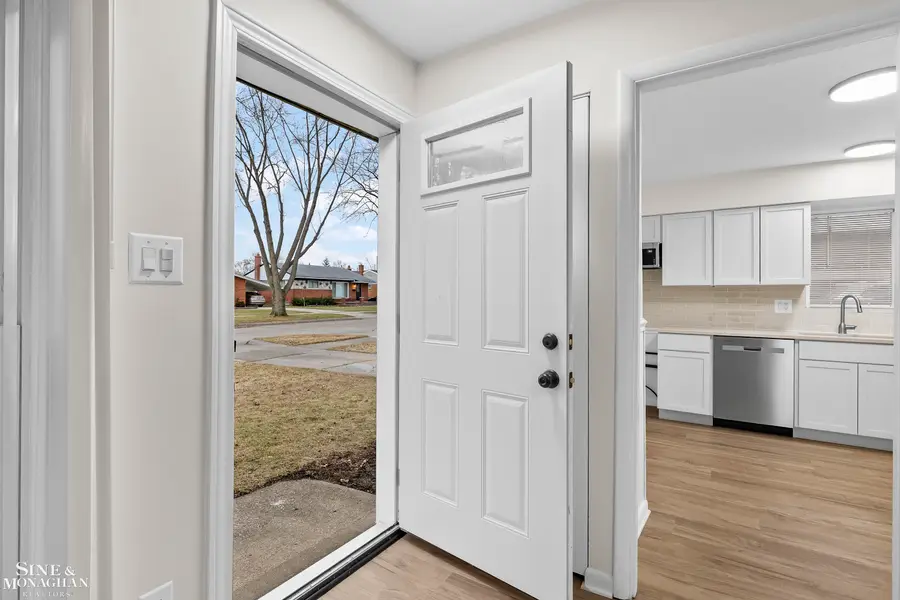 21531 Timberidge ST, Saint Clair Shores, MI 48082 - Image #2