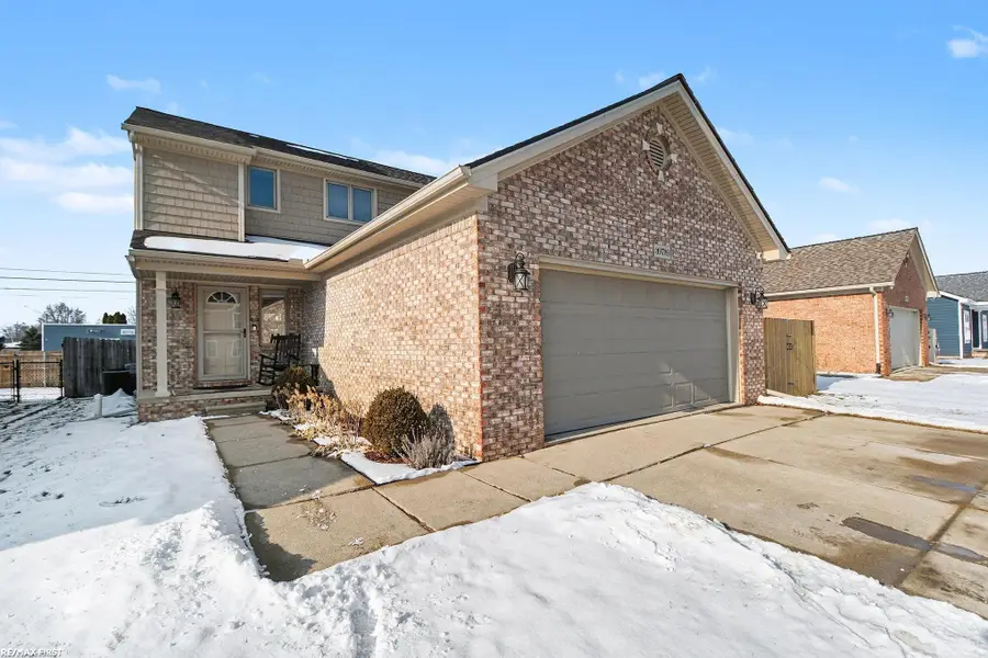 39739 Arbor ST, Harrison Charter Township, MI 48045 - Image #2