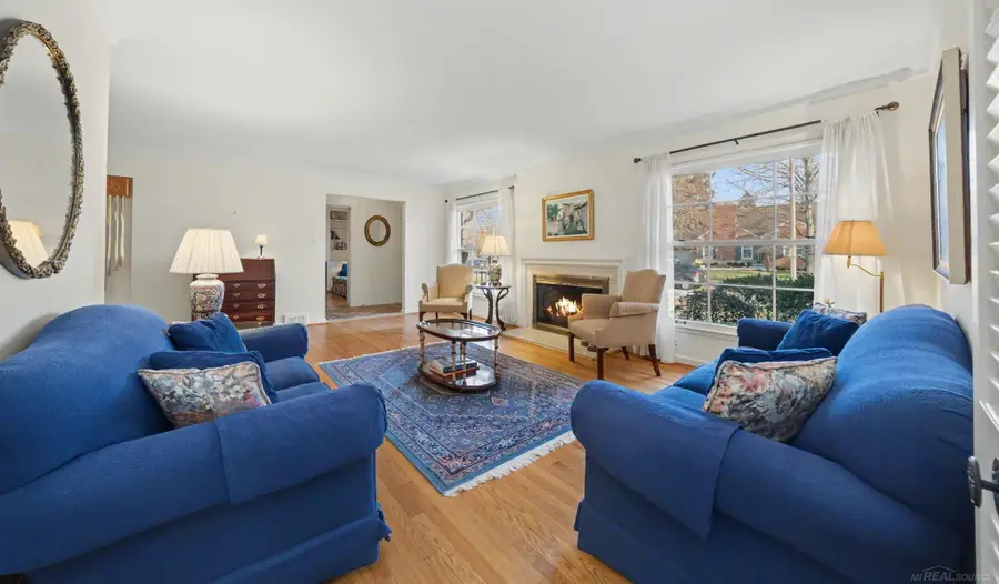 773 Hollywood AVE, Grosse Pointe Woods, MI 48236 - Image #2