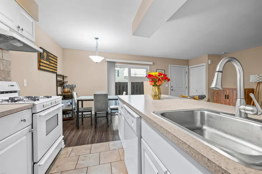 21627 E 11 Mile RD, Saint Clair Shores, MI 48081 - Image #2