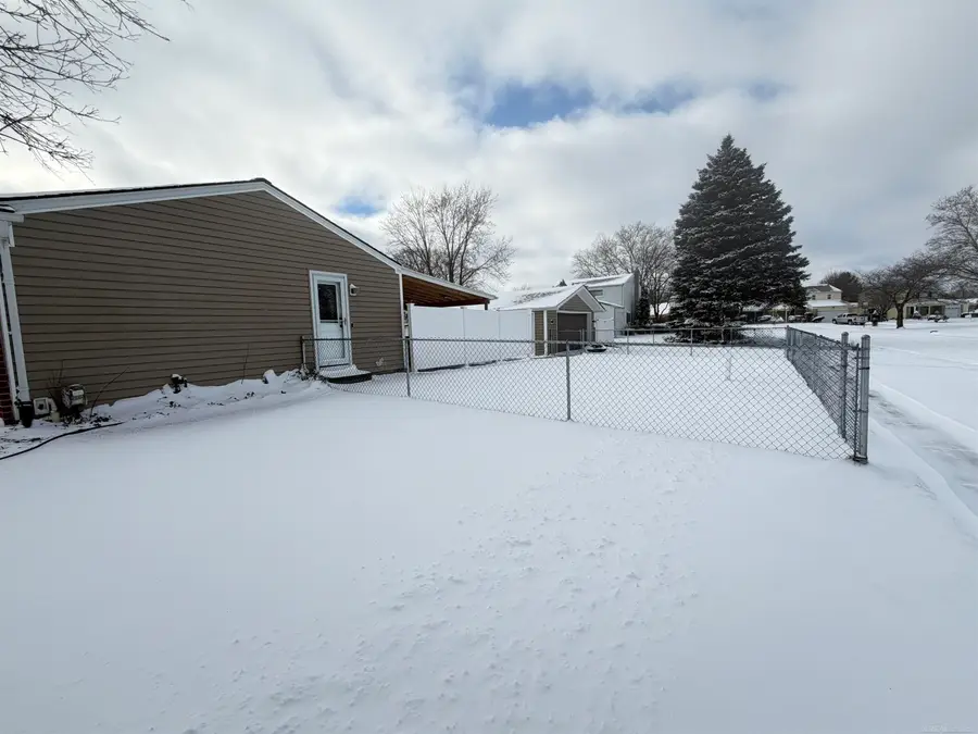 43263 Hartwick DR, Sterling Heights, MI 48313 - Image #2