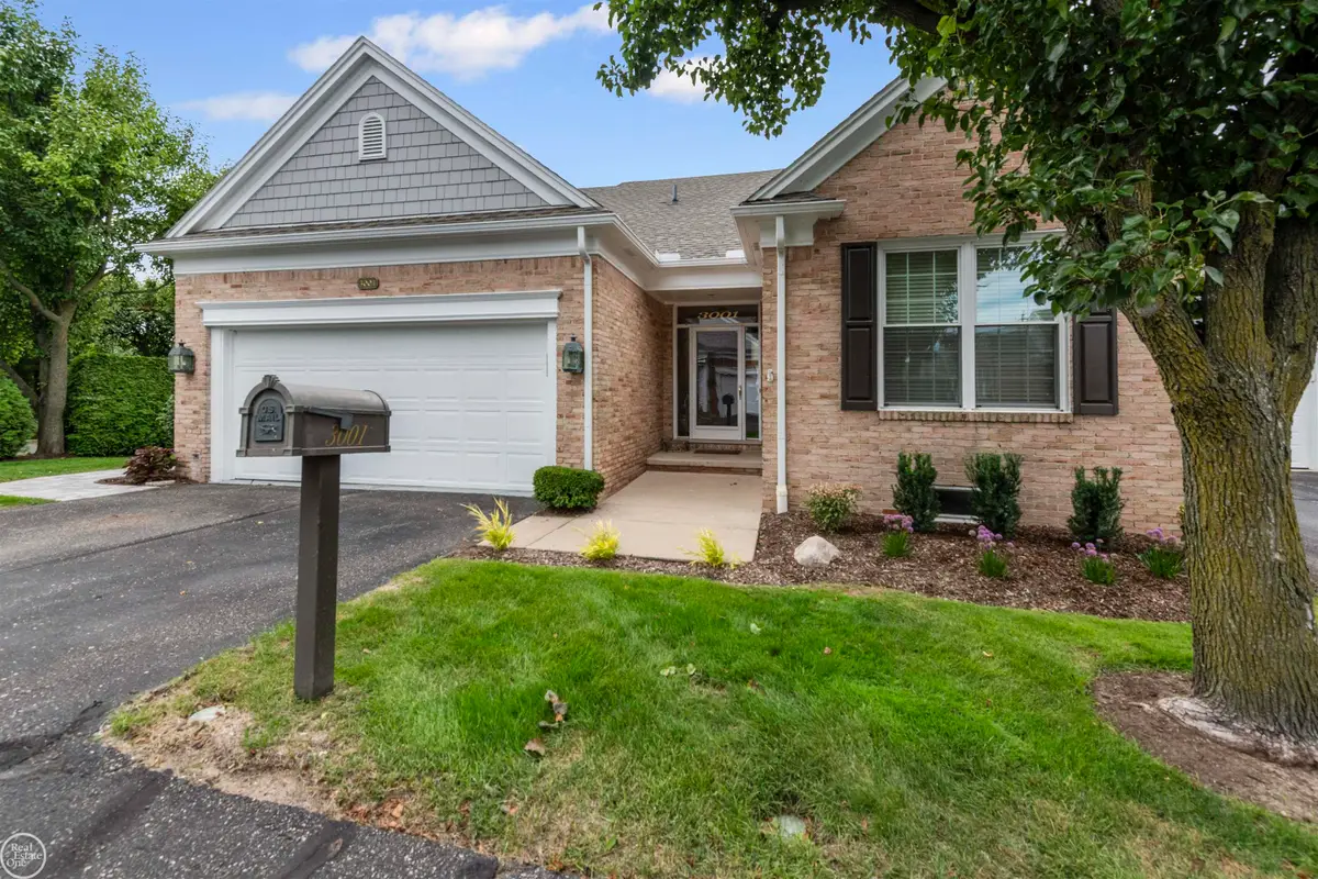 3001 Harbor Place DR, Saint Clair Shores, MI 48080 - Image #1