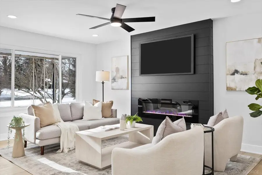 35251 Moravian DR, Sterling Heights, MI 48312 - Image #3