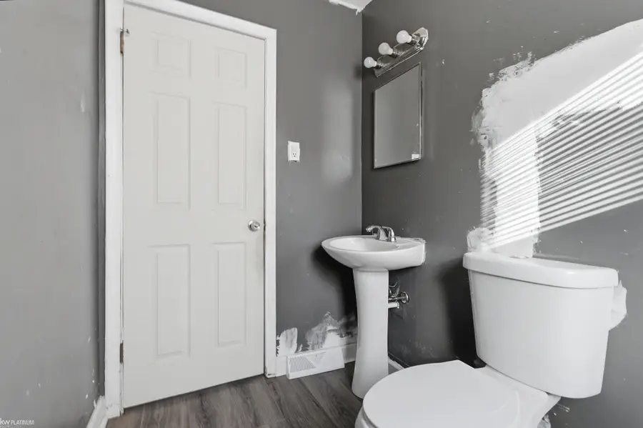 7084 Rivard AVE, Warren, MI 48091 - #3