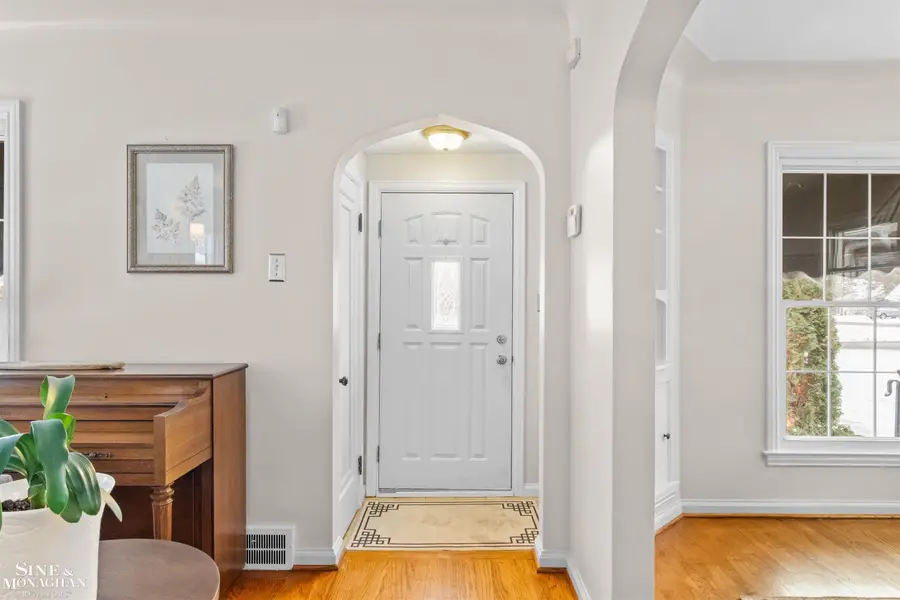 407 Kerby RD, Grosse Pointe Farms, MI 48236 - Image #2