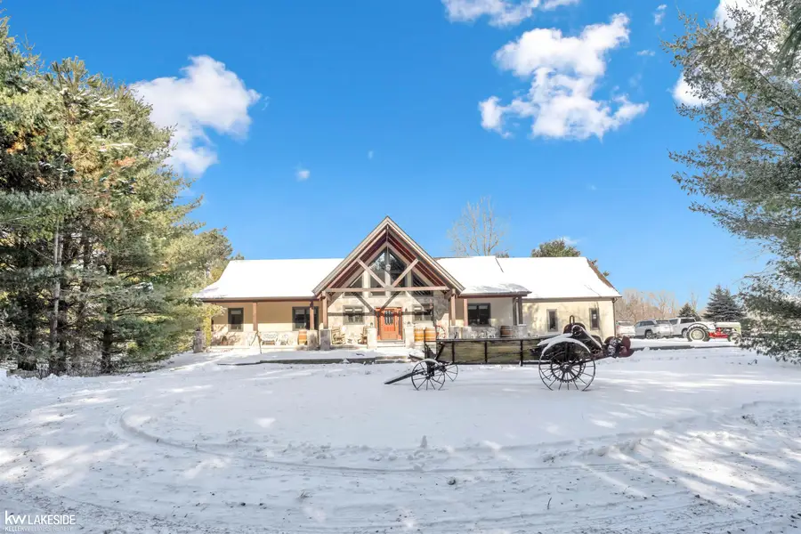 9652 Bartel RD, Columbus, MI 48063 - Image #2