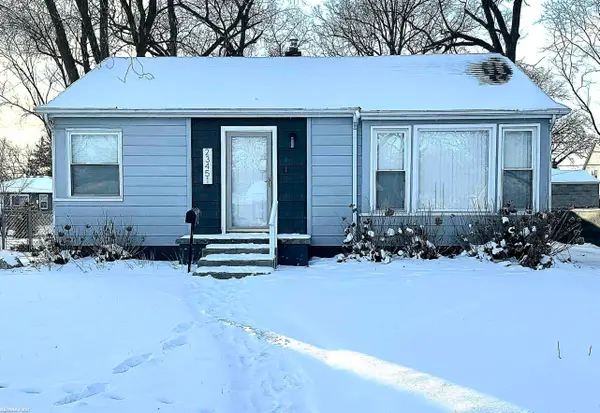 23451 Seneca ST, OakPark, MI 48237