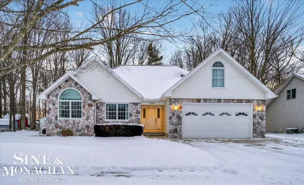 825 Joanwood, Marysville, MI 48040