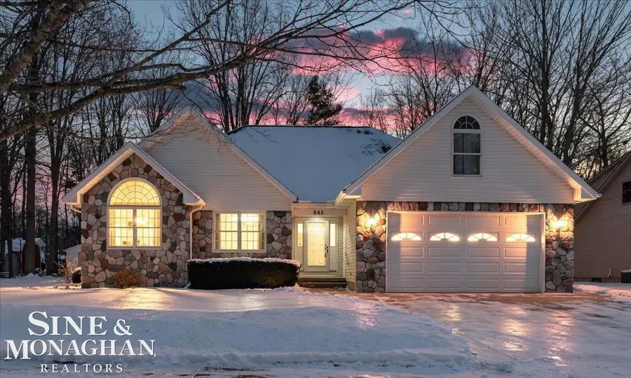 825 Joanwood, Marysville, MI 48040 - Image #2