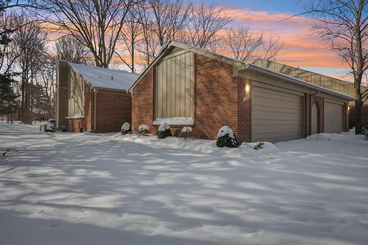 1725 Streamwood DR, Rochester Hills, MI 48309 - Image #1