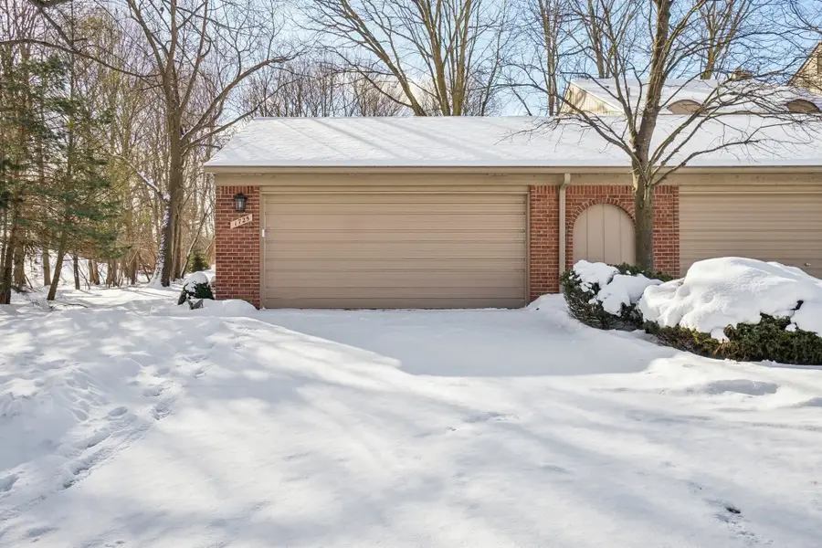 1725 Streamwood DR, Rochester Hills, MI 48309 - Image #3