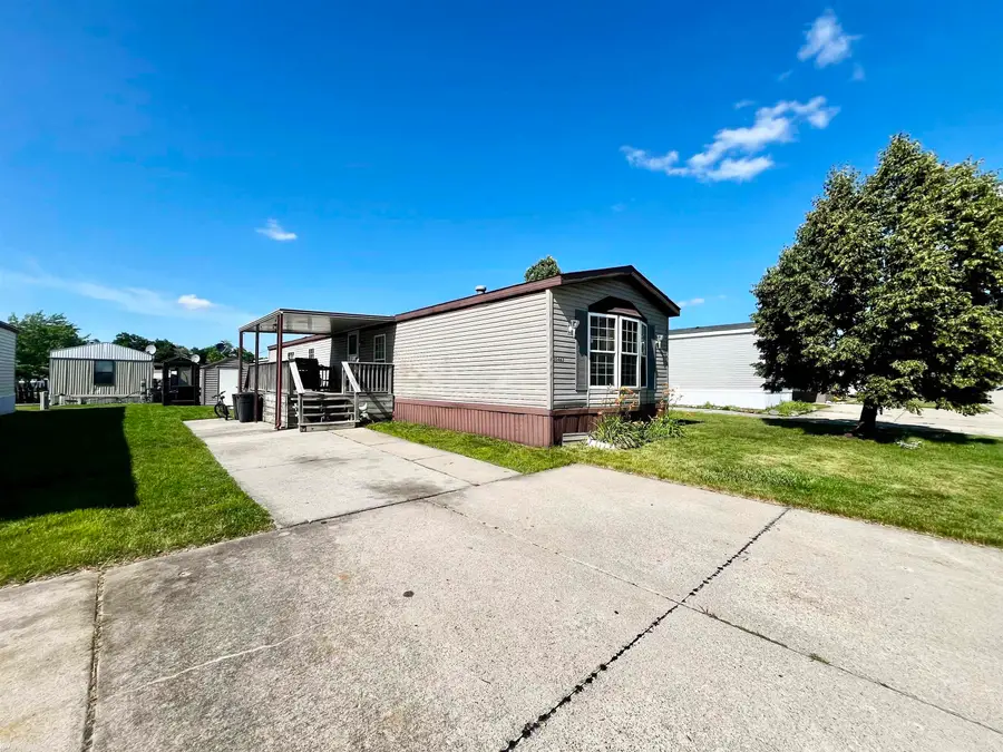 20463  Harmony DR, Clinton Township, MI 48036 - Image #2