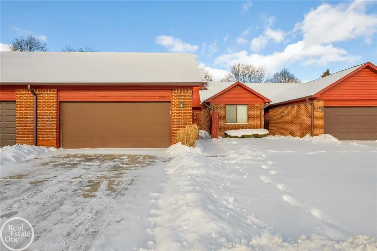 42233 Lochmoor ST, Clinton Charter Township, MI 48038 - Image #1