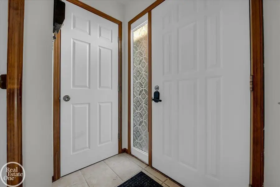 42233 Lochmoor ST, Clinton Charter Township, MI 48038 - Image #3