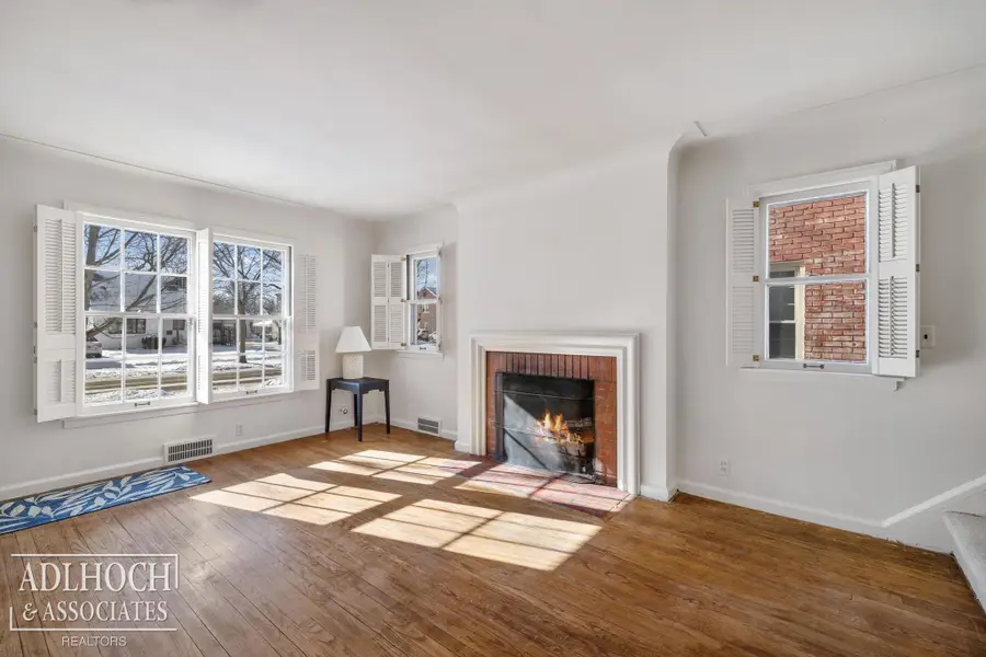 1394 Hampton RD, Grosse Pointe Woods, MI 48236 - Image #3