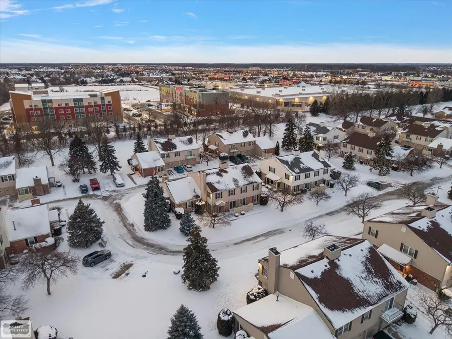 44585 N Bunker Hill DR, Clinton Charter Township, MI 48038 - Image #2