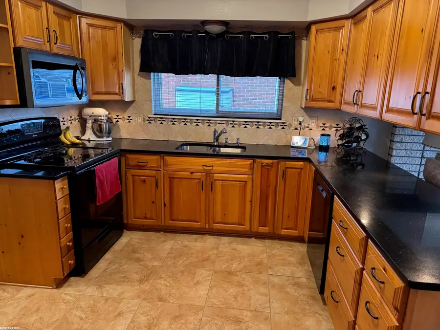 13201 Cloverlawn DR, Sterling Heights, MI 48312 - Image #2