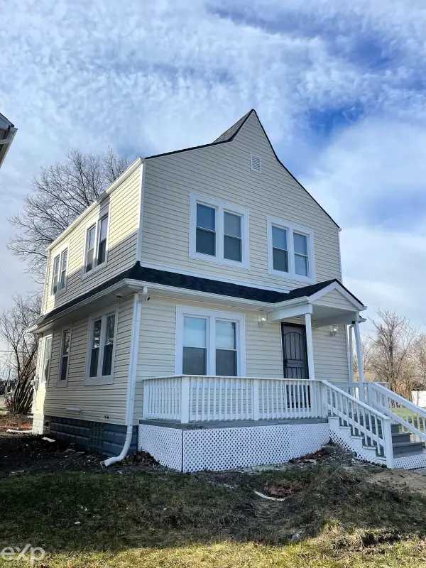 8443 Chalfonte ST, Detroit, MI 48238
