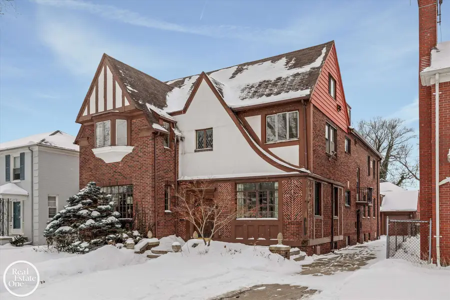 943 Harcourt, Grosse Pointe Park, MI 48230 - Image #3