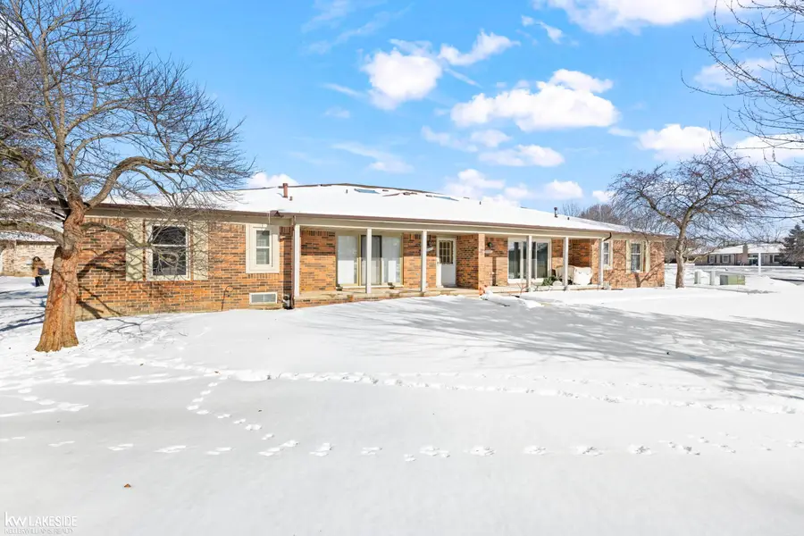 49544 Bishop CT, Shelby Charter Township, MI 48315 - Image #2