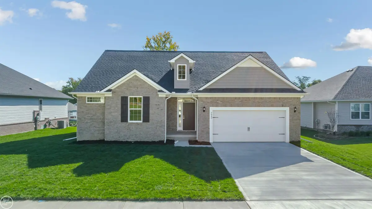 7943 Jordan DR, Waterford, MI 48327 - #1