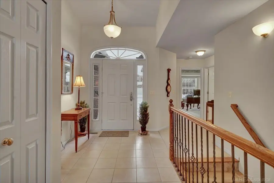 29397 Jennifer DR, Chesterfield, MI 48051 - Image #2