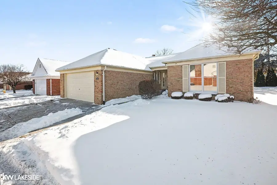 18774 Woods DR, Clinton Township, MI 48036 - Image #3