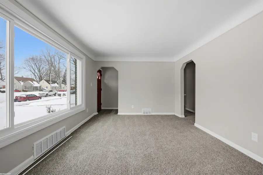 24660 Kipling ST, Oak Park, MI 48237 - Image #2