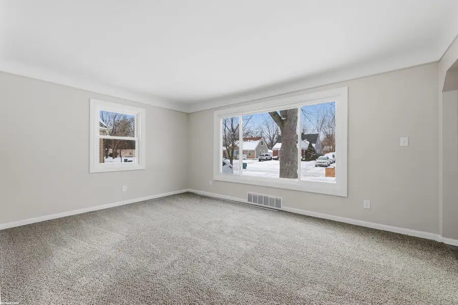 24660 Kipling ST, Oak Park, MI 48237 - Image #3