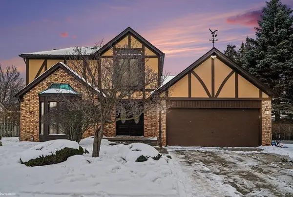 16246 Woodstream DR, ClintonTownship, MI 48038