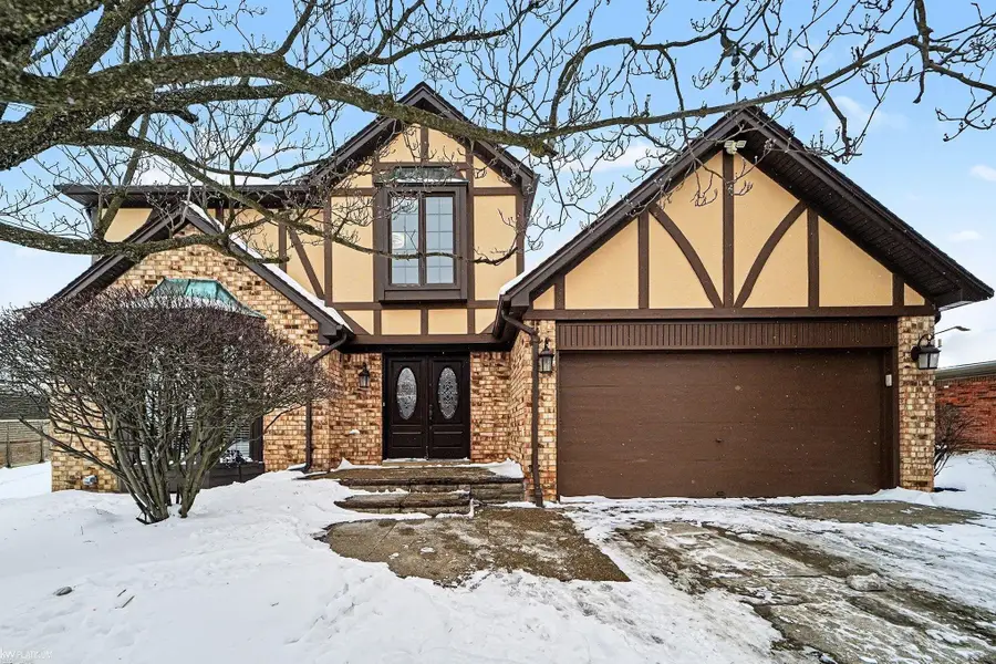 16246 Woodstream DR, Clinton Charter Township, MI 48038 - Image #2